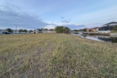 Land in Cape Coral, Florida № 2152871