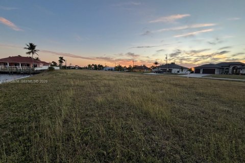 Land in Cape Coral, Florida № 2152871 - photo 2