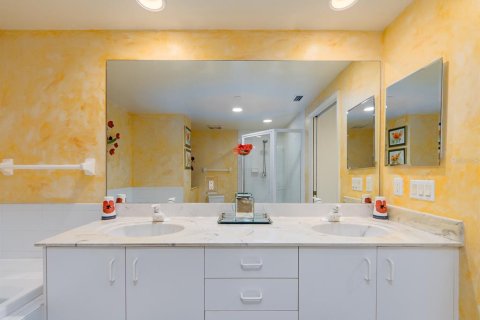 Condo in Clearwater, Florida, 3 bedrooms  № 2231855 - photo 27
