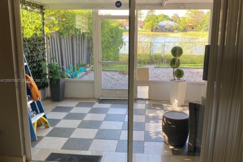 Casa en venta en Miami, Florida, 3 dormitorios, 168.62 m2 № 2074925 - foto 18