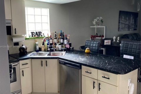 Casa en venta en Miami, Florida, 3 dormitorios, 168.62 m2 № 2074925 - foto 13