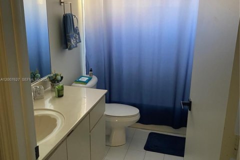 Casa en venta en Miami, Florida, 3 dormitorios, 168.62 m2 № 2074925 - foto 11
