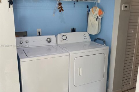 Casa en venta en Miami, Florida, 3 dormitorios, 168.62 m2 № 2074925 - foto 25