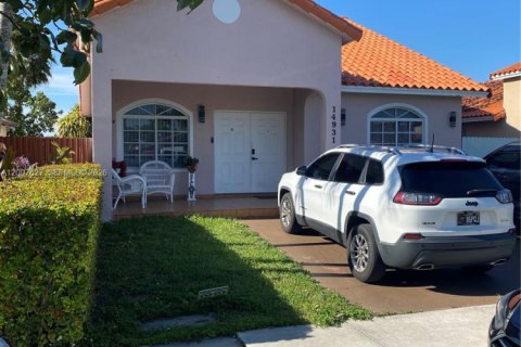 Casa en venta en Miami, Florida, 3 dormitorios, 168.62 m2 № 2074925 - foto 3