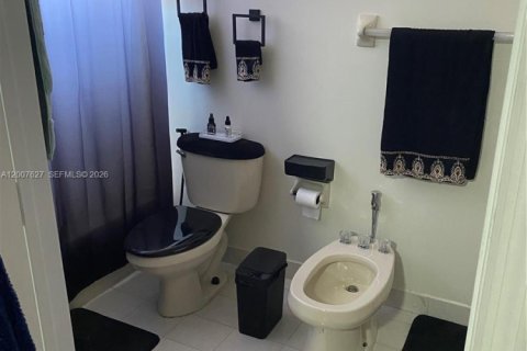 Casa en venta en Miami, Florida, 3 dormitorios, 168.62 m2 № 2074925 - foto 22