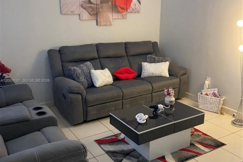 Casa en venta en Miami, Florida, 3 dormitorios, 168.62 m2 № 2074925 - foto 9