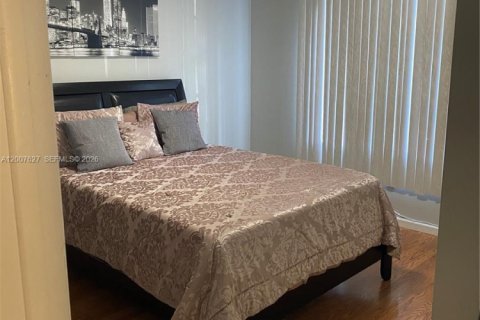 Casa en venta en Miami, Florida, 3 dormitorios, 168.62 m2 № 2074925 - foto 8