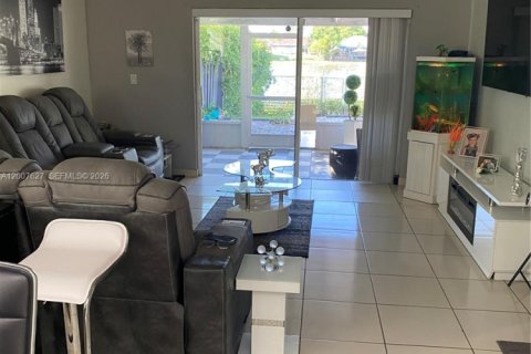 Casa en venta en Miami, Florida, 3 dormitorios, 168.62 m2 № 2074925 - foto 15