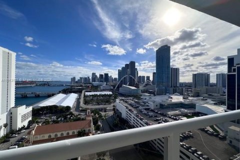 Condominio en alquiler en Miami, Florida, 1 dormitorio, 92.62 m2 № 2016619 - foto 2