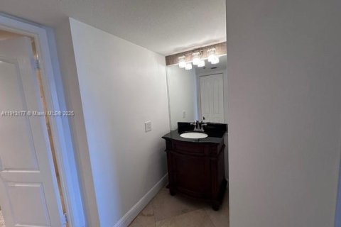 Condominio en alquiler en Miami, Florida, 1 dormitorio, 92.62 m2 № 2016619 - foto 14