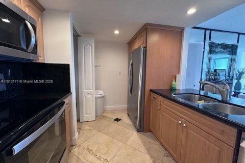 Condominio en alquiler en Miami, Florida, 1 dormitorio, 92.62 m2 № 2016619 - foto 7