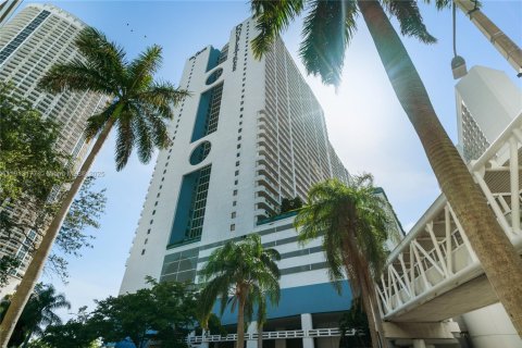 Condominio en alquiler en Miami, Florida, 1 dormitorio, 92.62 m2 № 2016619 - foto 19