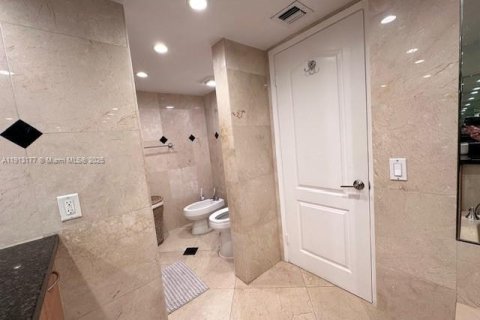 Condominio en alquiler en Miami, Florida, 1 dormitorio, 92.62 m2 № 2016619 - foto 12