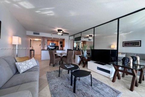 Condominio en alquiler en Miami, Florida, 1 dormitorio, 92.62 m2 № 2016619 - foto 4