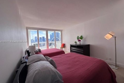 Condominio en alquiler en Miami, Florida, 1 dormitorio, 92.62 m2 № 2016619 - foto 10