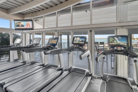 Condominio en alquiler en Miami, Florida, 1 dormitorio, 92.62 m2 № 2016619 - foto 28