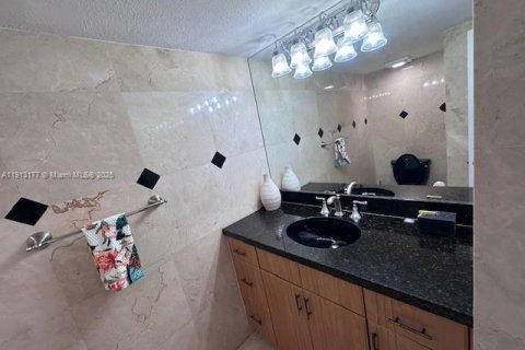 Condominio en alquiler en Miami, Florida, 1 dormitorio, 92.62 m2 № 2016619 - foto 6