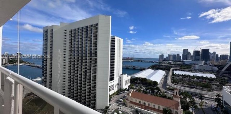 Condominio en Miami, Florida, 1 dormitorio  № 2016619
