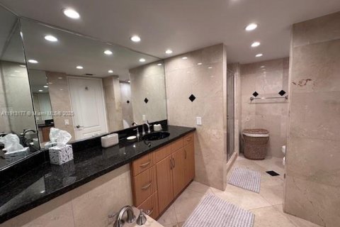 Condominio en alquiler en Miami, Florida, 1 dormitorio, 92.62 m2 № 2016619 - foto 11
