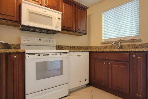 Copropriété à louer à Vero Beach, Floride: 2 chambres, 91.97 m2 № 2376222 - photo 5