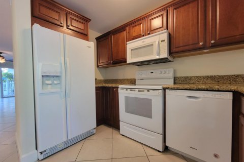 Copropriété à louer à Vero Beach, Floride: 2 chambres, 91.97 m2 № 2376222 - photo 4