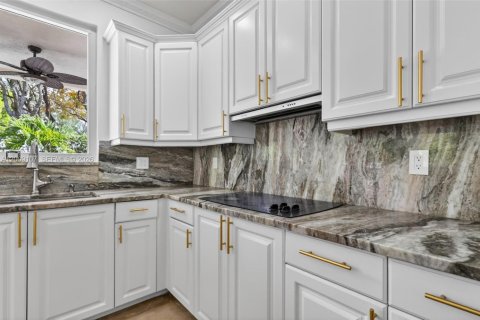 Casa en venta en Miramar, Florida, 5 dormitorios, 295.8 m2 № 2073006 - foto 20