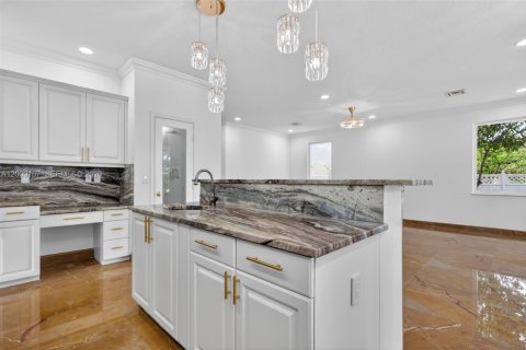 Casa en venta en Miramar, Florida, 5 dormitorios, 295.8 m2 № 2073006 - foto 23