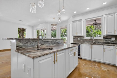 Casa en venta en Miramar, Florida, 5 dormitorios, 295.8 m2 № 2073006 - foto 19