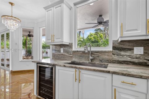 Casa en venta en Miramar, Florida, 5 dormitorios, 295.8 m2 № 2073006 - foto 22