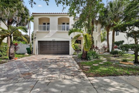 Casa en Miramar, Florida 5 dormitorios, 295.8 m2 № 2073006