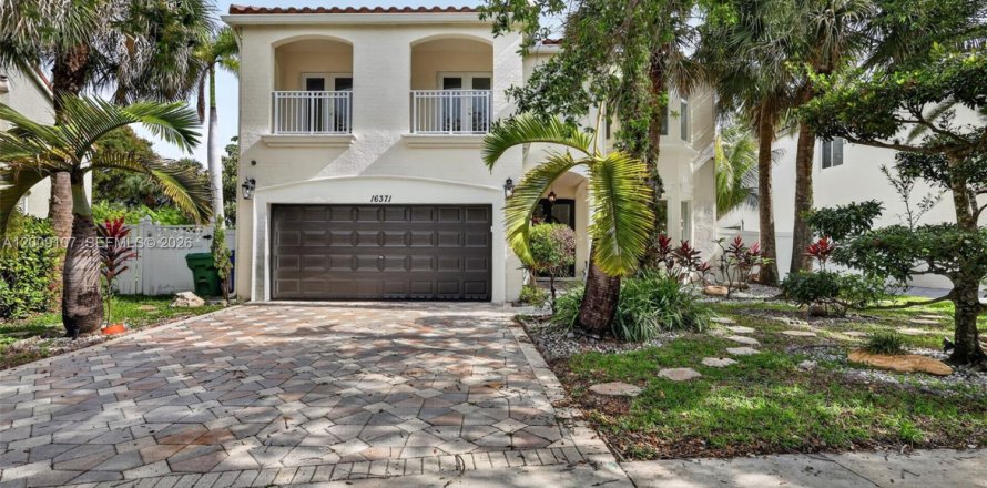 Casa en Miramar, Florida 5 dormitorios, 295.8 m2 № 2073006