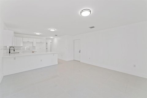 House in Miami, Florida 3 bedrooms, 97.08 sq.m. № 2037177 - photo 3