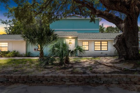 Commercial property in Dunedin, Florida 217.02 sq.m. № 1873540 - photo 1