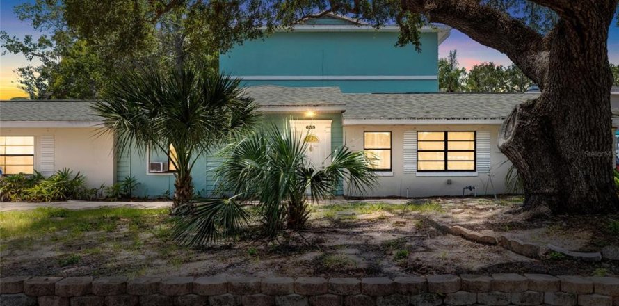 Commercial property in Dunedin, Florida 217.02 sq.m. № 1873540