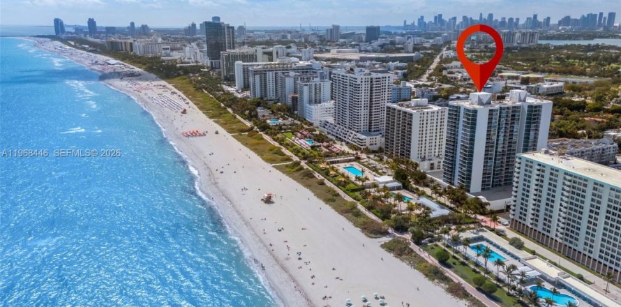 Condominio en Miami Beach, Florida, 2 dormitorios  № 2030344
