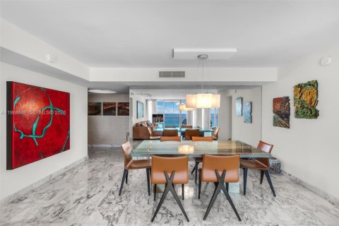 Condominio en venta en Miami Beach, Florida, 2 dormitorios, 152.82 m2 № 2030344 - foto 10
