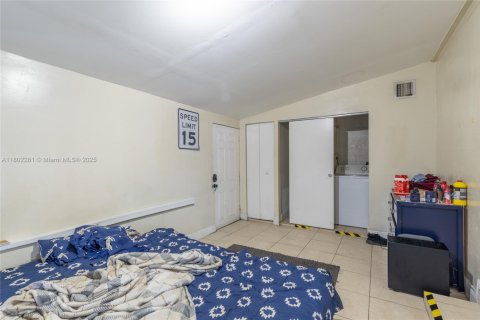 House in Fort Lauderdale, Florida 4 bedrooms, 109.81 sq.m. № 1688934 - photo 15