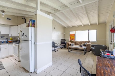 House in Fort Lauderdale, Florida 4 bedrooms, 109.81 sq.m. № 1688934 - photo 6