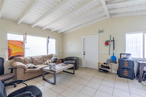 House in Fort Lauderdale, Florida 4 bedrooms, 109.81 sq.m. № 1688934 - photo 9