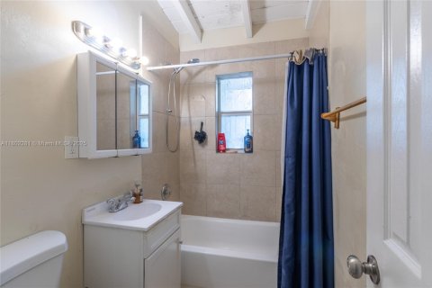 House in Fort Lauderdale, Florida 4 bedrooms, 109.81 sq.m. № 1688934 - photo 10