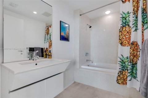 Condominio en venta en Miami, Florida, 2 dormitorios, 163.14 m2 № 1692764 - foto 12