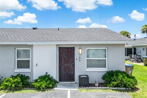 Villa ou maison à louer à Kissimmee, Floride: 2 chambres, 80.27 m2 № 2299884 - photo 3