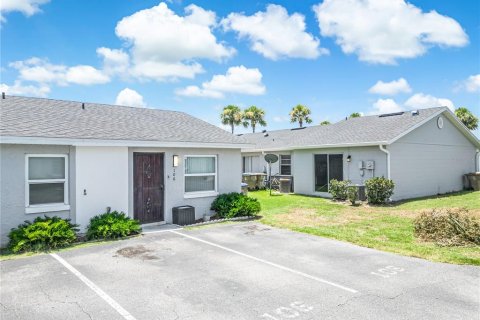 Villa ou maison à louer à Kissimmee, Floride: 2 chambres, 80.27 m2 № 2299884 - photo 2