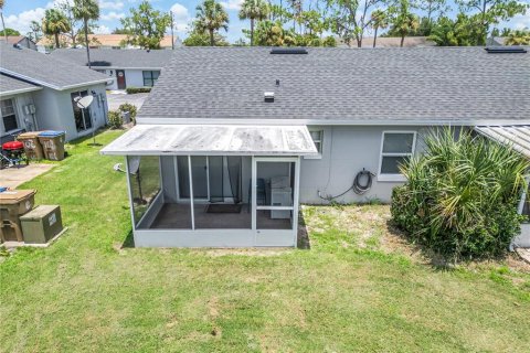 Villa ou maison à louer à Kissimmee, Floride: 2 chambres, 80.27 m2 № 2299884 - photo 25