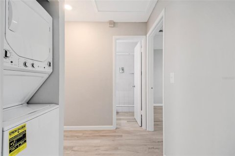 Villa ou maison à louer à Kissimmee, Floride: 2 chambres, 80.27 m2 № 2299884 - photo 11