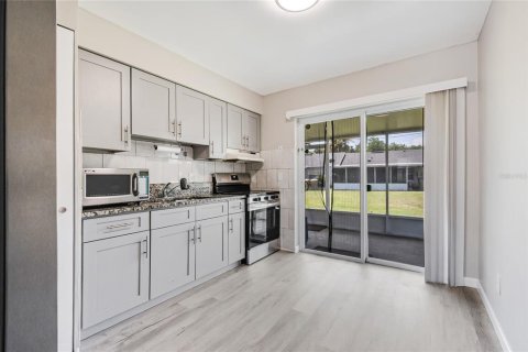 Villa ou maison à louer à Kissimmee, Floride: 2 chambres, 80.27 m2 № 2299884 - photo 6