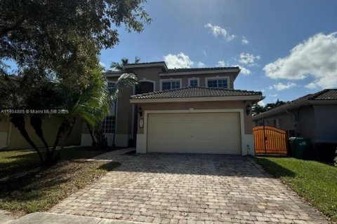 Снять в аренду виллу или дом в Катлер-Бей, Флорида 4 спальни, 219.71м2, № 1956080 - фото 2