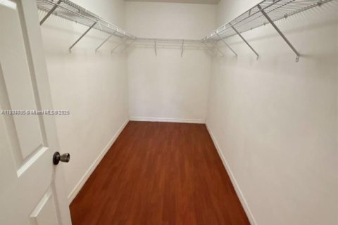 Снять в аренду виллу или дом в Катлер-Бей, Флорида 4 спальни, 219.71м2, № 1956080 - фото 17