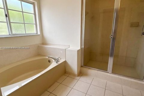 Снять в аренду виллу или дом в Катлер-Бей, Флорида 4 спальни, 219.71м2, № 1956080 - фото 16