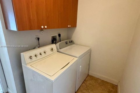 Снять в аренду виллу или дом в Катлер-Бей, Флорида 4 спальни, 219.71м2, № 1956080 - фото 22